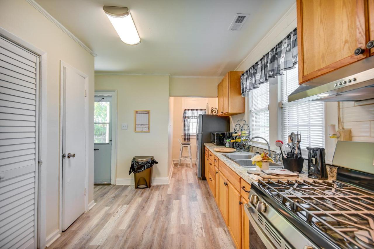 Charming Newport News Cottage Less Than 1 Mi To Ocean! هامبتون المظهر الخارجي الصورة