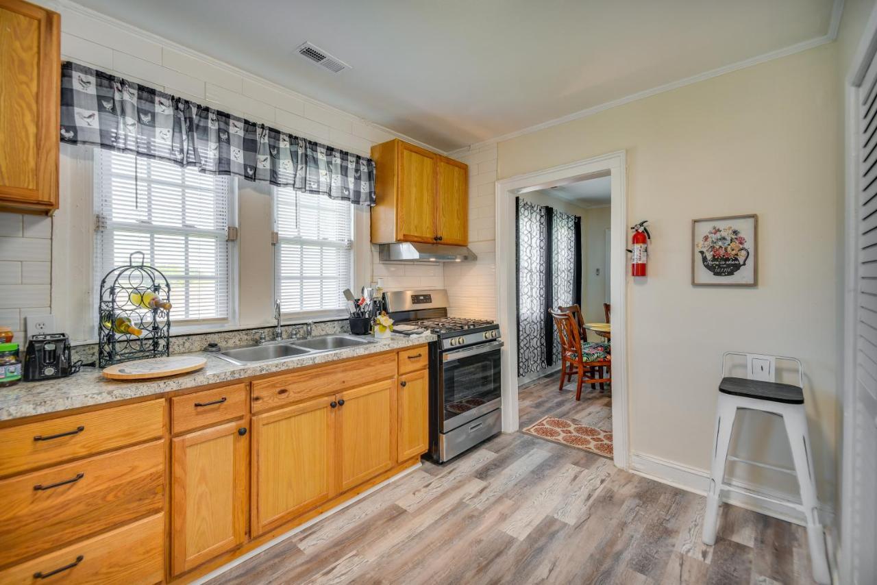 Charming Newport News Cottage Less Than 1 Mi To Ocean! هامبتون المظهر الخارجي الصورة