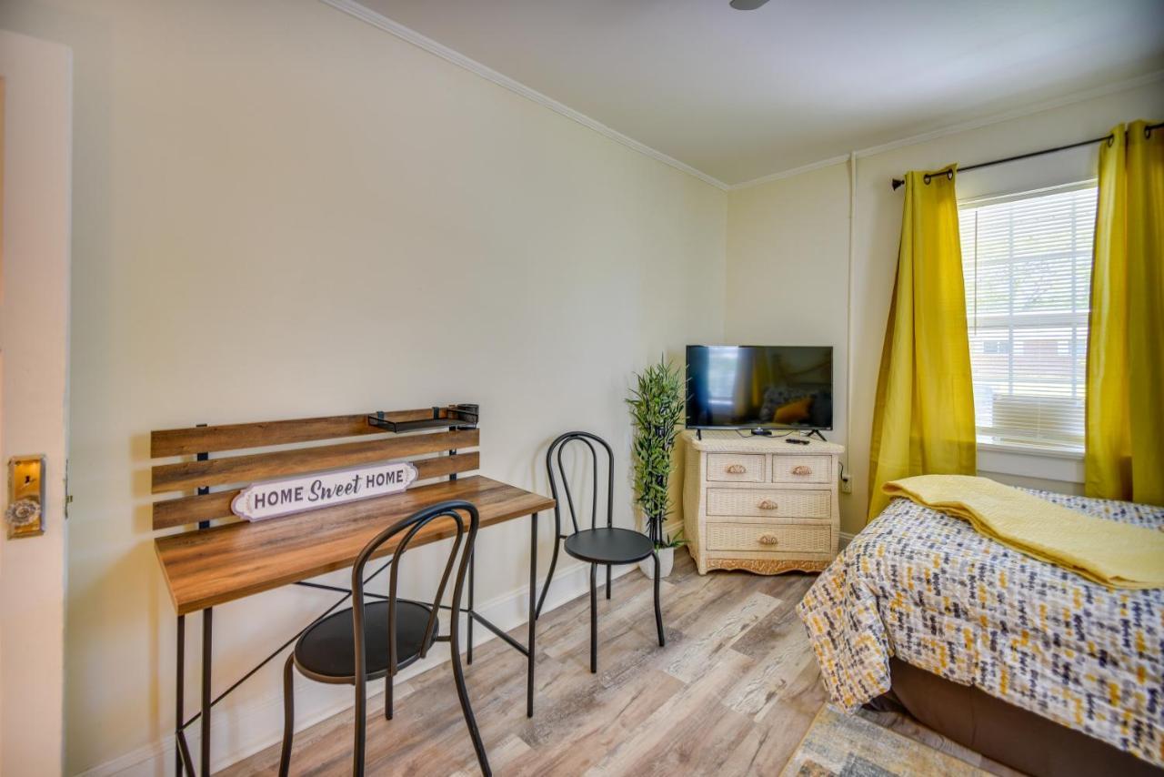 Charming Newport News Cottage Less Than 1 Mi To Ocean! هامبتون المظهر الخارجي الصورة